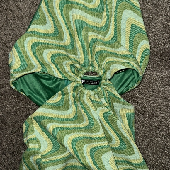 Zara cut our halter dress - Picture 5 of 8